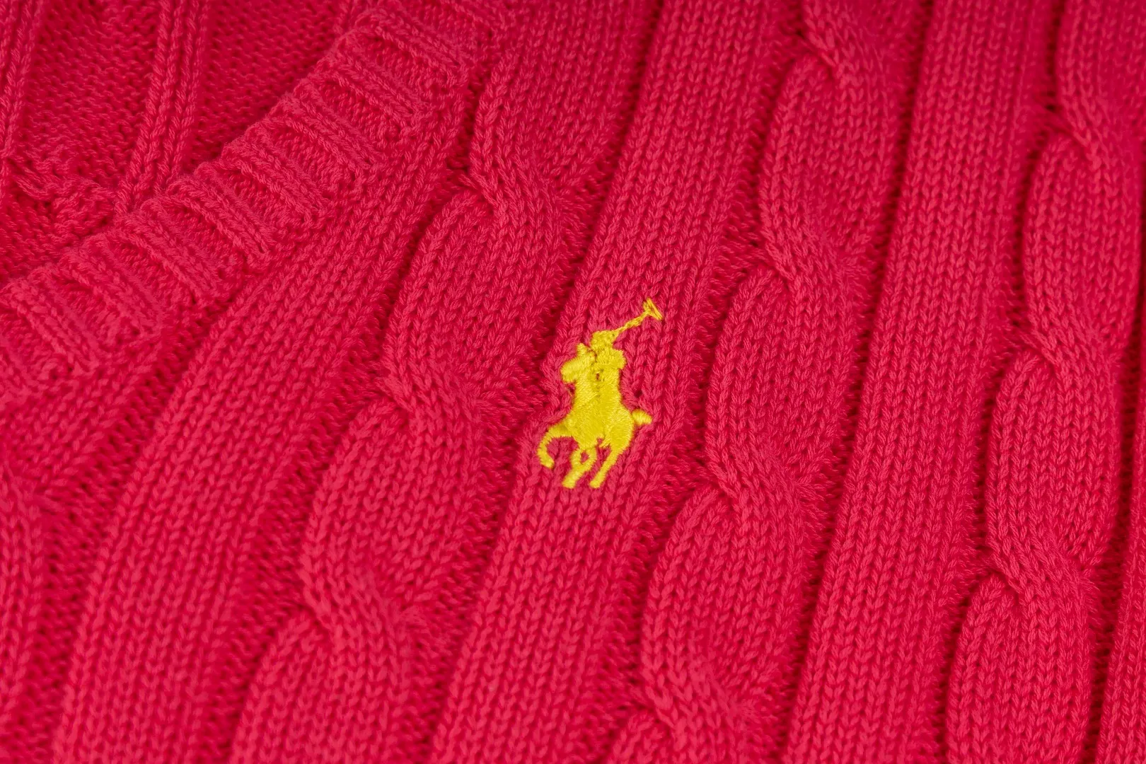 P210 #R90 RALPH LAUREN Thirteen colors of Ralph Lauren classic small label embroidery V-neck pullover cable cardigan sweater women's top, high-density LOGO embroidery on the chest, original customization of tag accessories. Made of pure cotton yarn, pure cotton is skin-friendly and comfortable, small label war horse embroidered twist button V-neck sweater🐎High quality, follow the blogger to learn how to wear it! Let’s buy a Ralph Lauren cable sweater. It’s a super hard-to-find series after it became popular. It’s hard to find one on the official website. It’s simple and practical to wear, with a lazy and loose feel. The thickened fabric has more texture, feels soft and delicate, and has a loose fit. Whether worn alone or layered, you can wear different styles of fashion with just one piece!   Size： Sleeve length: 60/61/62/63